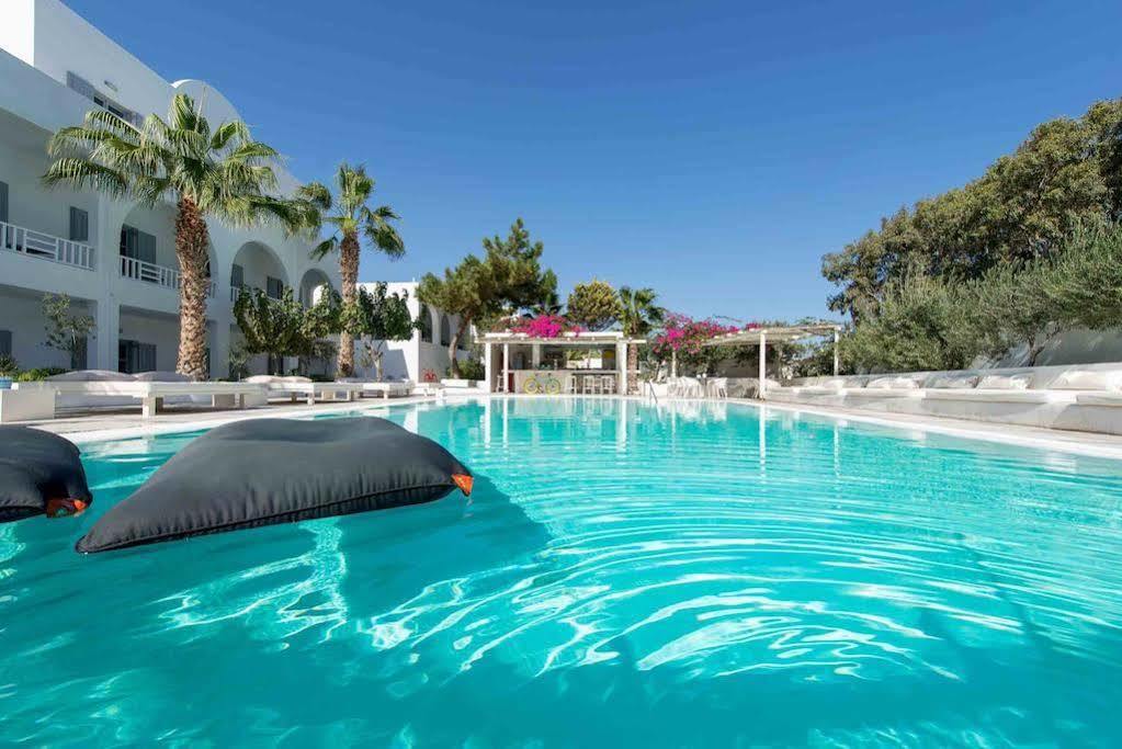 Hotel 28 Камари Экстерьер фото